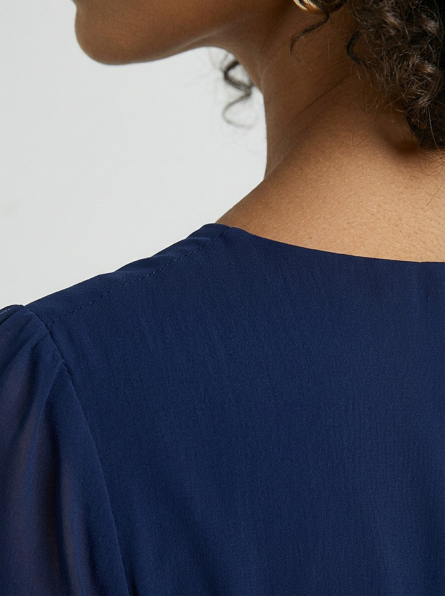 Abito midi drappeggiato con scollo a V incrociato