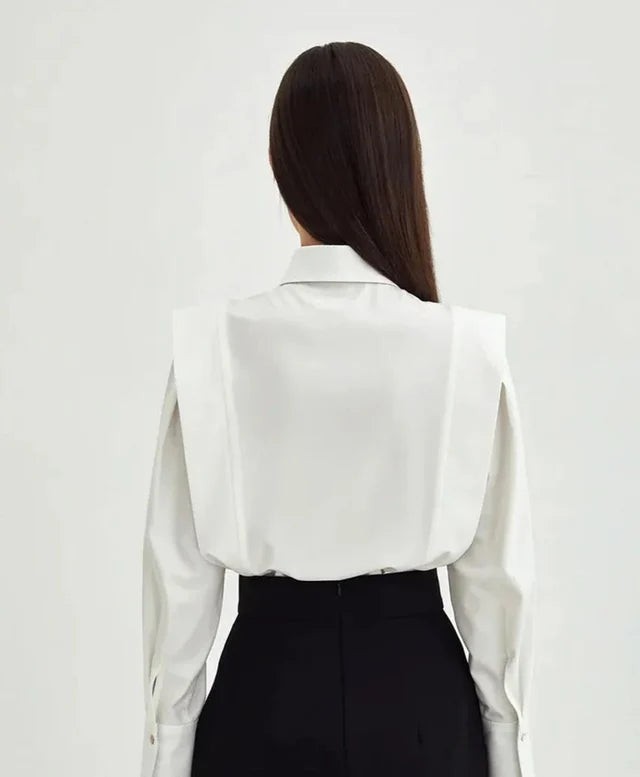 Camicia con colletto a punta e maniche a sbuffo