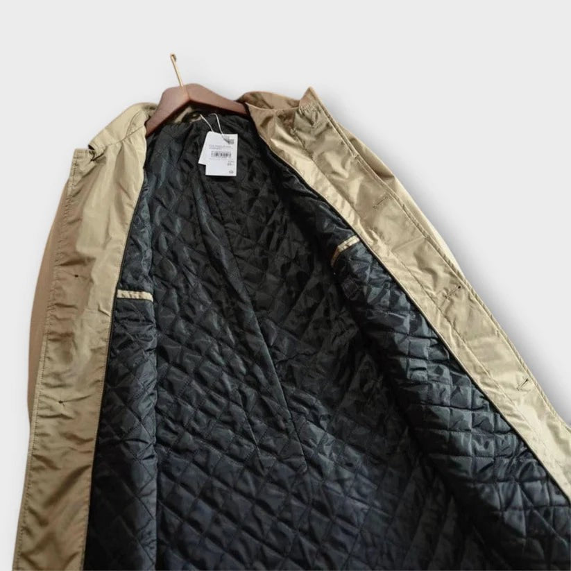 Cappotto monopetto con colletto a punta