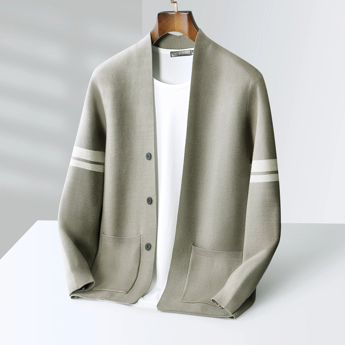 Cardigan in maglia con maniche a righe – Beige