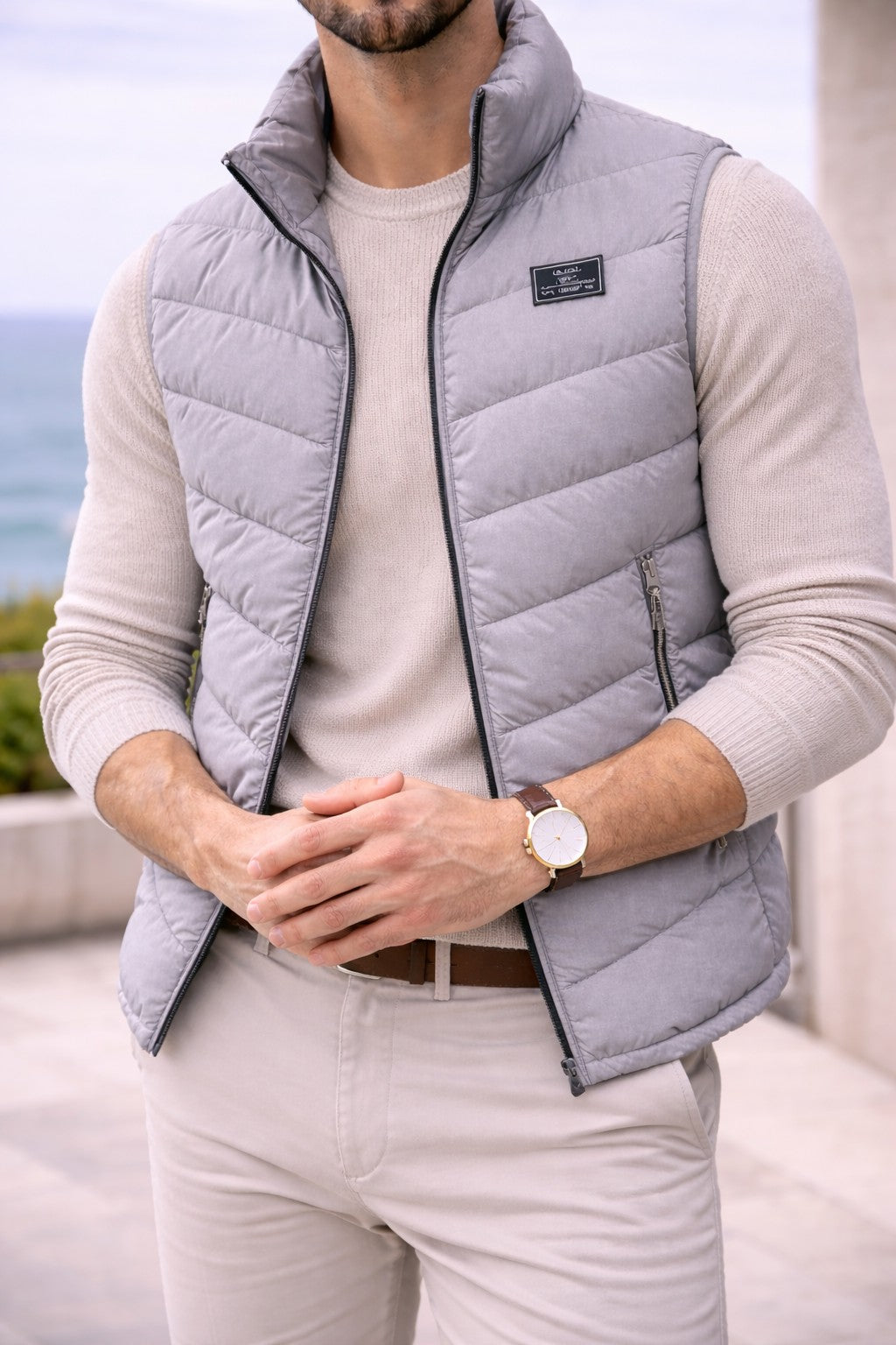 Gilet trapuntato con collo alto – Grigio