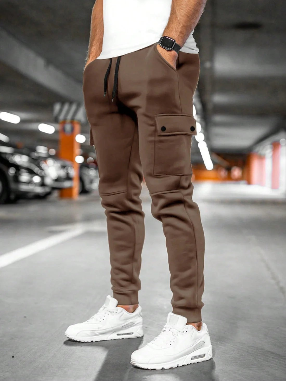 Pantaloni aderenti con tasconi a pattina – Marrone